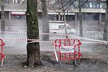 Прорыв трубы ограничил движение машин по Караваевской улице