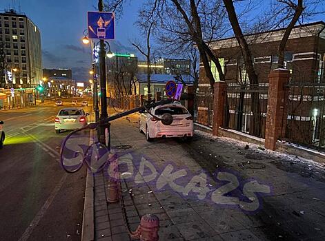 В центре Владивостока нетрезвый водитель устроил ДТП и позже сбежал