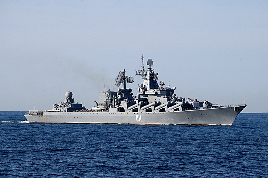 Гвардейский ракетный крейсер «Варяг» Тихоокеанского флота прибыл в Шри-Ланку