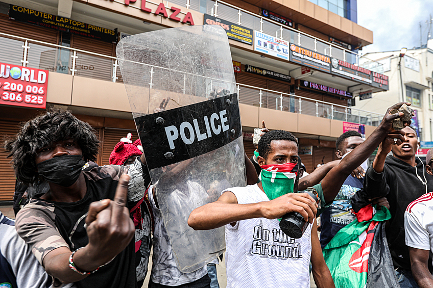 Демонстранты на одной из улиц Найроби, 2 июля 2024 года
