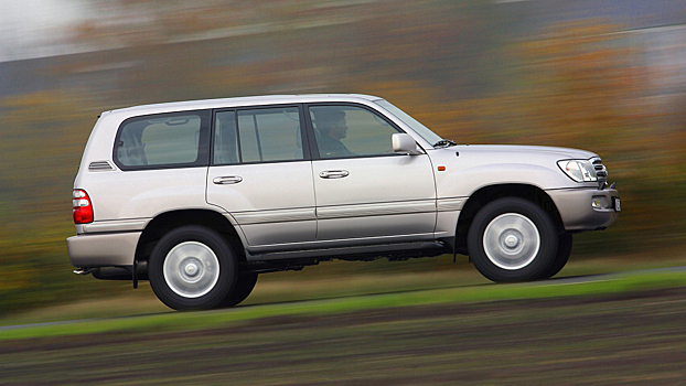 Эксперт не рекомендует покупать старый внедорожник Toyota Land Cruiser 100