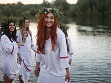 Пятнадцать красавиц из Новосибирска снялись в клипе на берегу Оби