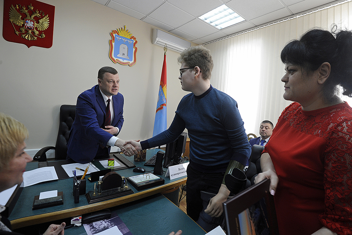 Александр Никитин поддержал пострадавшего в серьезной аварии школьника Кирилла Кузнецова