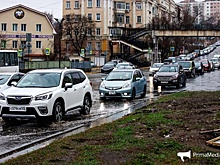 Во Владивостоке дождливая погода привела к автомобильным пробкам