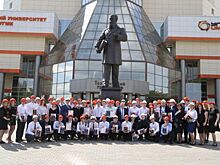 В Свердловской области дипломы получили первые выпускники-металлурги по программе развития системы дуального образования, инициированной губернатором Евгением Куйвашевым