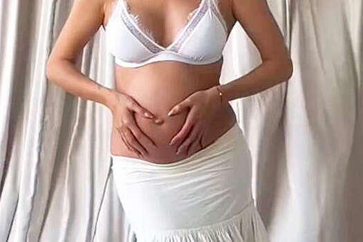 Девушка рэпера Тимати Валентина снялась в бюстгальтере и юбке