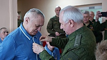 Горемыкин наградил проходящих лечение в Саратове военнослужащих