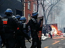Во Франции 67 полицейских пострадали во время акции протеста