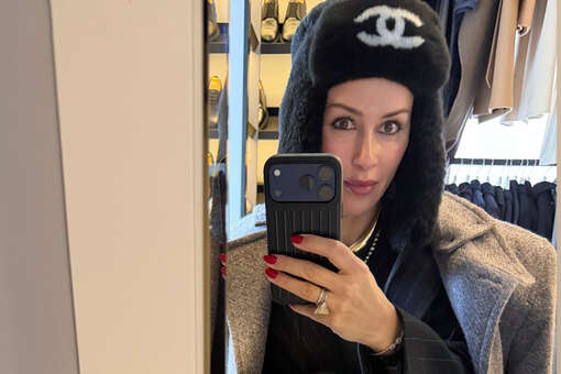 Бизнесвумен Тина Канделаки показала образ с шапкой-ушанкой