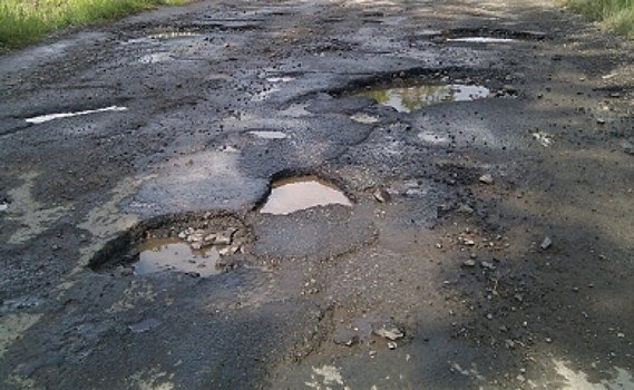 Прокуратура нашла в Костроме дороги, ездить по которым опасно