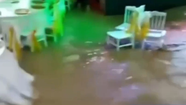 Свадьбу «смыло» в Дагестане из-за сильных ливней (видео)