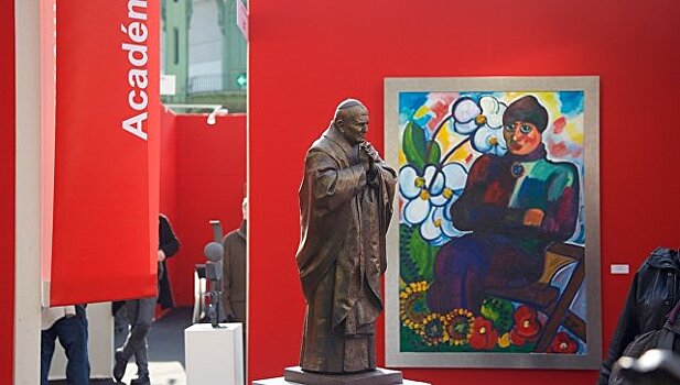 Российские художники стали почетными гостями салона в Париже
