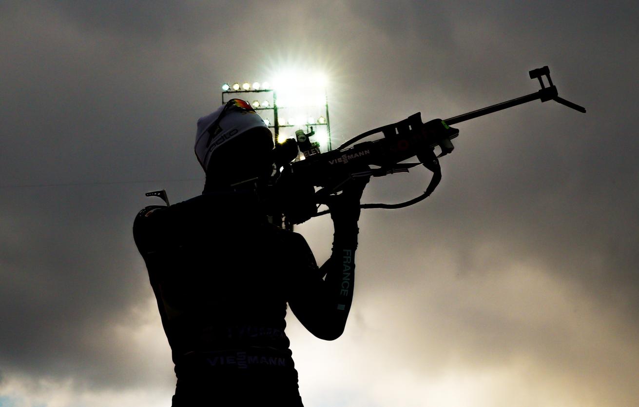 Сборная Франции выиграла женскую эстафету на чемпионате мира по биатлону 2025/2026.