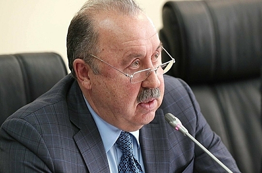 Необходимо менять эмоциональный настрой сборной России по футболу, считает Газзаев