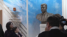 В Липецке открыли памятник Герою России летчику Олегу Пешкову