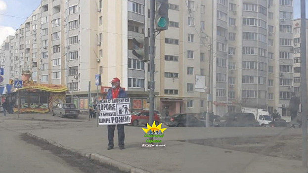В поселке Солнечный прошел одиночный пикет против роста цен на бензин
