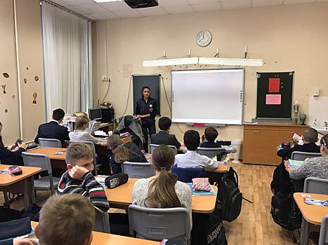 Урок по гражданской обороне прошел в школе на Новгородской