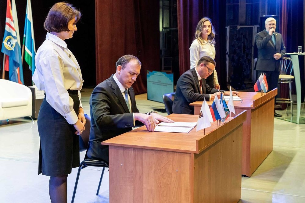 СинТЗ и власти Каменска-Уральского подписали соглашение о сотрудничестве