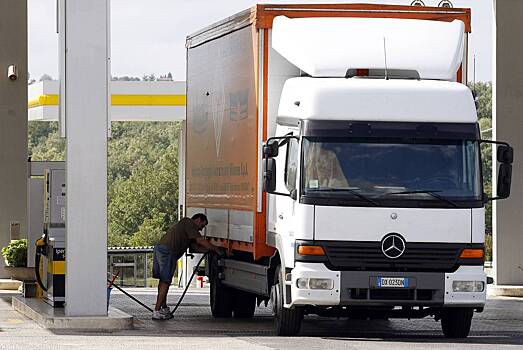 Евросоюз подготовит план отказа от российского топлива к маю