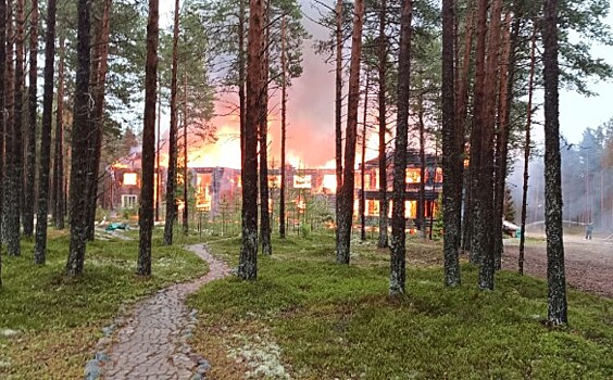 В Поморье сгорел загородный отель, некогда внесенный Forbes в десятку лучших в России