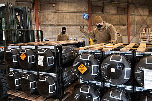 Economic Times: Пакистан направит на Украину 159 контейнеров с боеприпасами