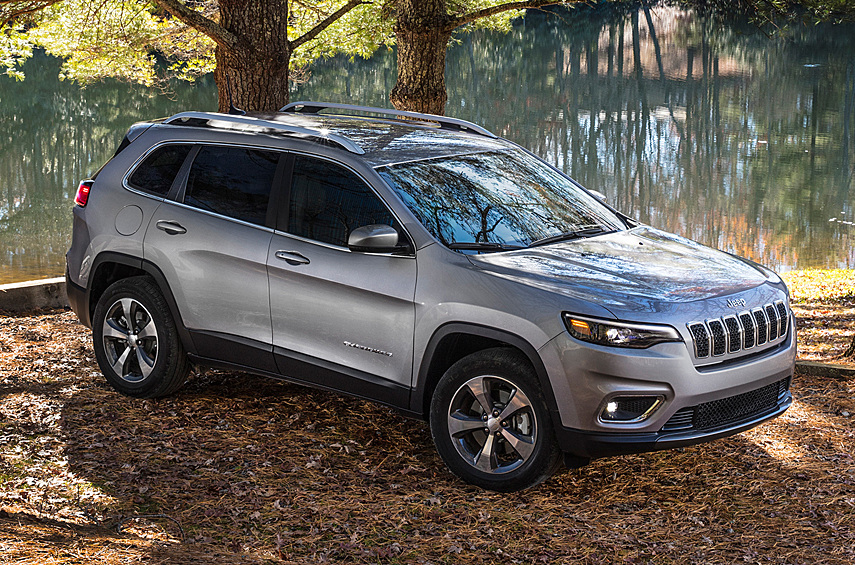 Сборку остановили из-за снижения спроса, к чему привёл дефицит деталей. В 2022 году объём продаж уменьшился на 60 с лишним процентов. Кроме того, судьба машины оказалась под вопросом из-за намерения фирмы электрифицировать свою гамму.