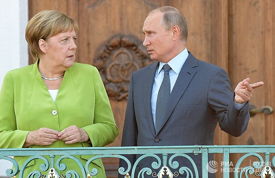 Путин: Проблема иммиграции ослабляет Меркель