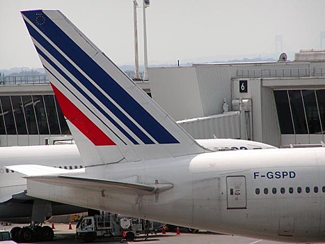 Лайнер Air France аварийно сел в Токио