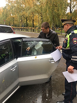 В Саратове сотрудники ГИБДД напомнили водителям о правилах перевозки детей