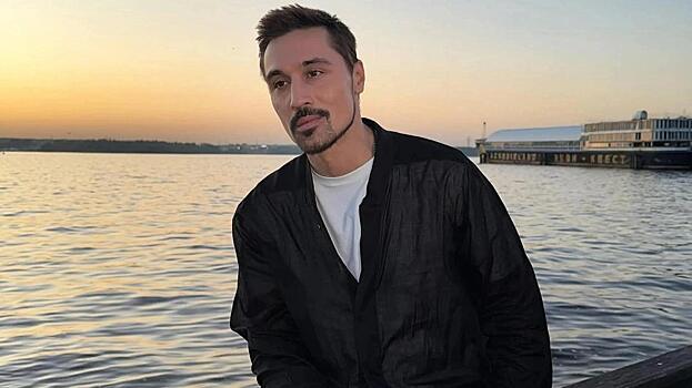 Дима Билан сел на колени учительницы физики из Красноярска: видео