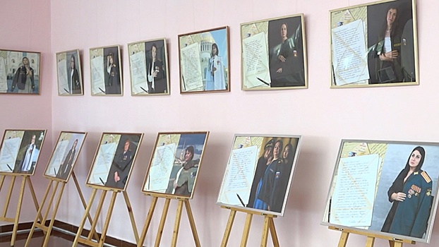 В Кронштадте открыли фотовыставку «Жена Героя»