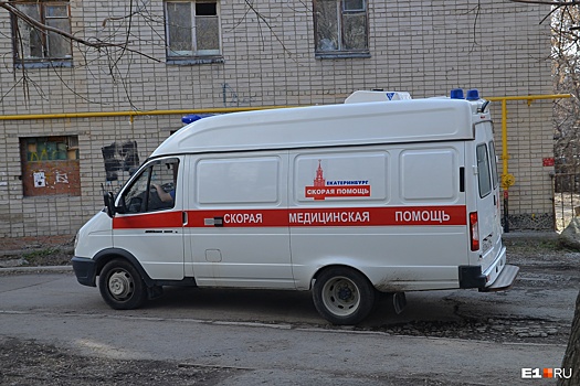 В Екатеринбурге агрессивный мужчина напал на бригаду скорой, приехавшей на вызов к пожилой женщине