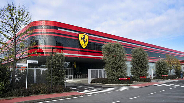Новый кроссовер Ferrari Purosangue заметили на тестах