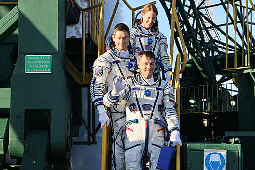 Российские космонавты вышли в открытый космос отключить неисправный радиатор