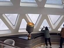 Хаос на борту круизного лайнера во время сильной качки попал на видео