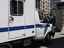 Россиянин зарезал девушку и спустил ее тело в ковре с балкона