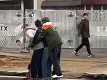 В Москве на видео сняли, как трое школьников ехали на электросамокате по дороге