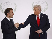 Журналист Сортор: Макрон выглядел напуганным во время рукопожатия с Трампом