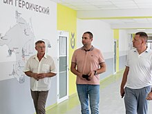 Глава администрации Симферополя Михаил Афанасьев осмотрел школы, в которых завершаются ремонтные работы