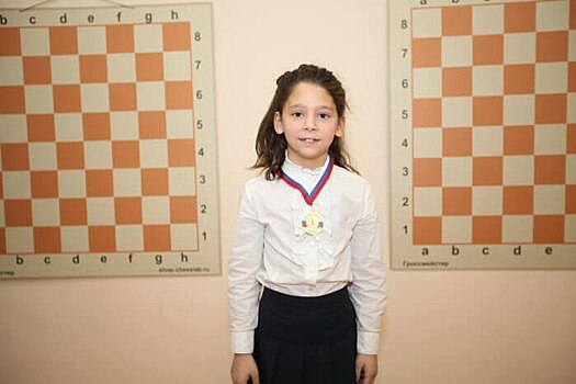 Первоклассница из района Аэропорт победила на городских состязаниях по русским шашкам