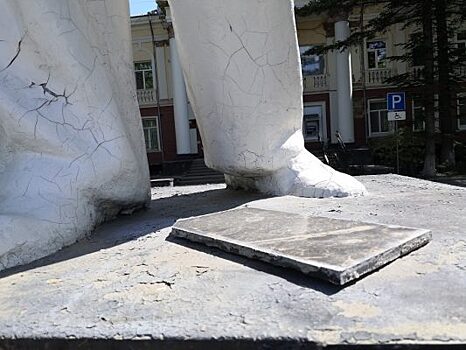 Коммунисты бьют тревогу: в Артёме разрушается памятник Ленину
