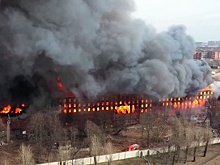 «Словно гигантский факел»: в Петербурге продолжается борьба с пожаром на «Невской мануфактуре»