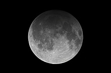 Каким россияне увидели полутеневое затмение Луны
