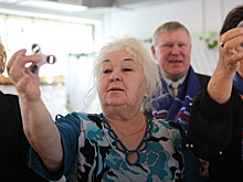 Пенсионеркам Петербурга на 8 Марта подарили спиннеры для борьбы со стрессом