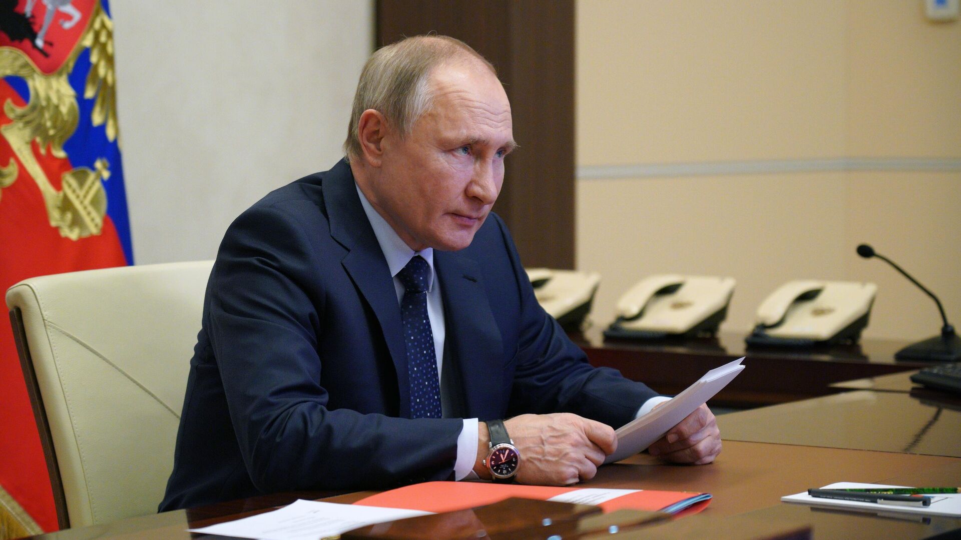 Песков анонсировал совещание Путина с Совбезом