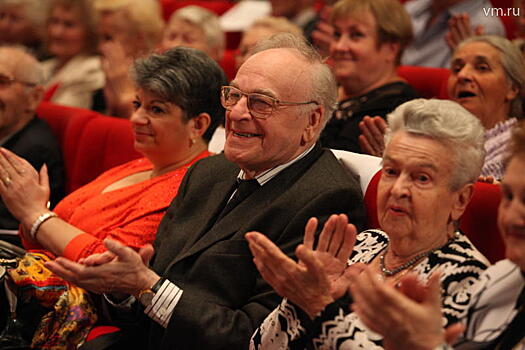 Песня строить и жить помогает. Мелодии из известных фильмов лучше исполнять вместе