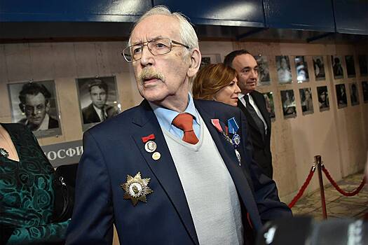 Ливанов оценил арест счетов жены Акунина на миллионы рублей