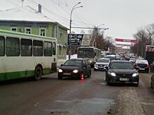 Микроавтобус столкнулся с отечественной легковушкой в Заречье: есть пострадавшие