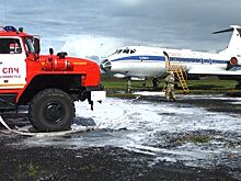 Поврежденный самолет потушили в аэропорту Храброво