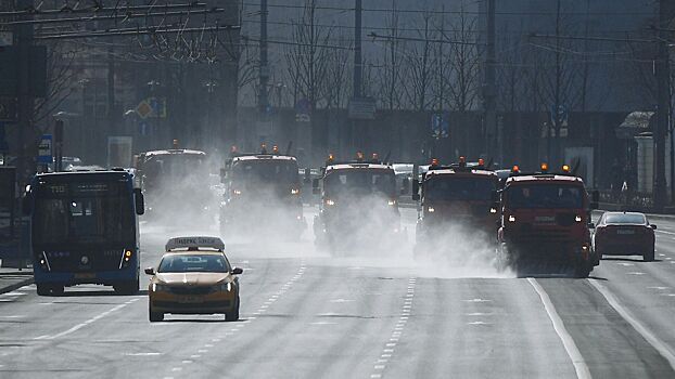 В Москве проведут последнюю весеннюю промывку дорог с шампунем